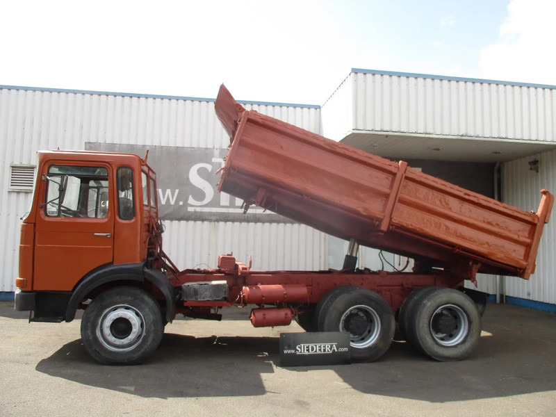 MAN 26.321 6x4 , 3 way tipper , ZF Manual , Spring suspension - Camión volquete: foto 2 MAN 26.321 6x4 , 3 way tipper , ZF Manual , Spring suspension - Camión volquete: foto 2