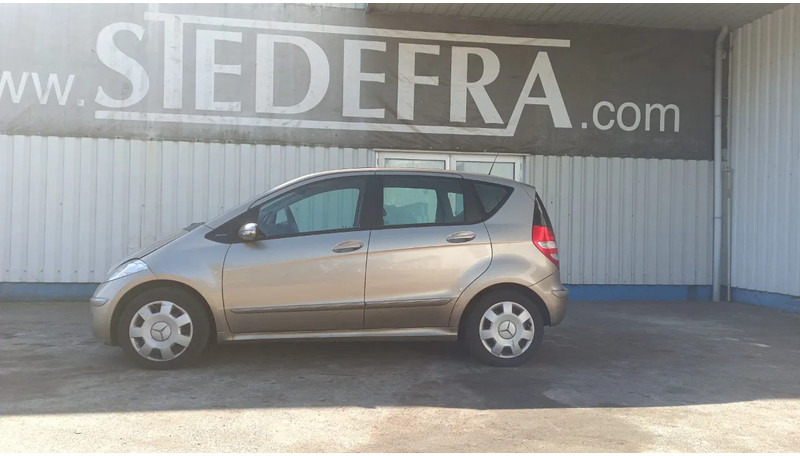Mercedes-Benz A-Klasse 170 , Airco , leder , distrbute ketting maakt lawaai - Hatchback: foto 2 Mercedes-Benz A-Klasse 170 , Airco , leder , distrbute ketting maakt lawaai - Hatchback: foto 2