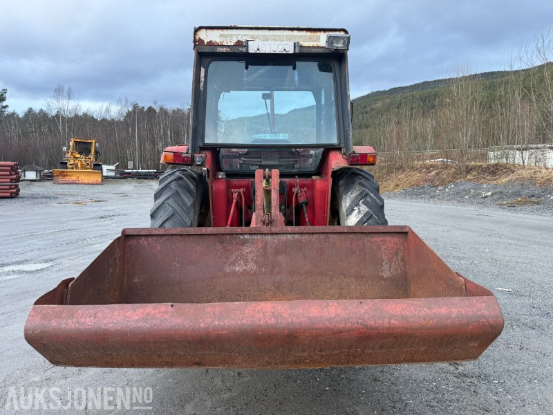 1981 International 584 4WD traktor med frontlaster - rep objekt - Tractor: foto 4 1981 International 584 4WD traktor med frontlaster - rep objekt - Tractor: foto 4