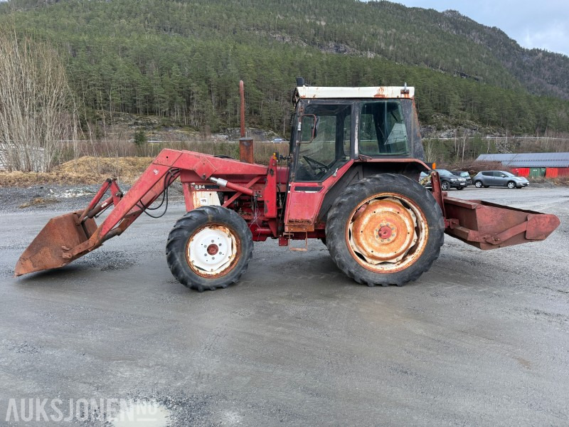 1981 International 584 4WD traktor med frontlaster - rep objekt - Tractor: foto 2 1981 International 584 4WD traktor med frontlaster - rep objekt - Tractor: foto 2