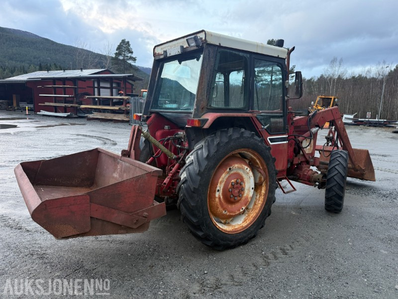 1981 International 584 4WD traktor med frontlaster - rep objekt - Tractor: foto 5 1981 International 584 4WD traktor med frontlaster - rep objekt - Tractor: foto 5