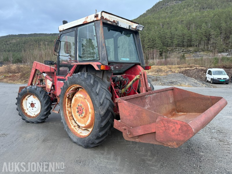 1981 International 584 4WD traktor med frontlaster - rep objekt - Tractor: foto 3 1981 International 584 4WD traktor med frontlaster - rep objekt - Tractor: foto 3