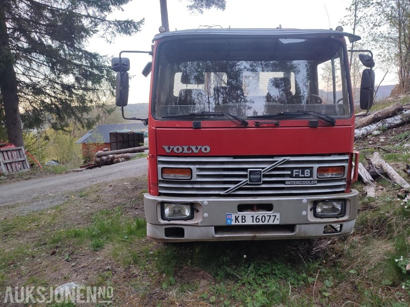 1986 Volvo FL616 4x2 Lastebil med kran Mannskapskurv Vinterdekk REPARASJONSOBJEKT - Camión grúa: foto 3 1986 Volvo FL616 4x2 Lastebil med kran Mannskapskurv Vinterdekk REPARASJONSOBJEKT - Camión grúa: foto 3