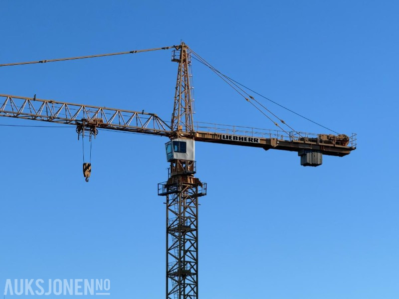 Grúa 2000 Liebherr 280 EC-H 16 Litronic Tårnkran med undervogn på plater: foto 9