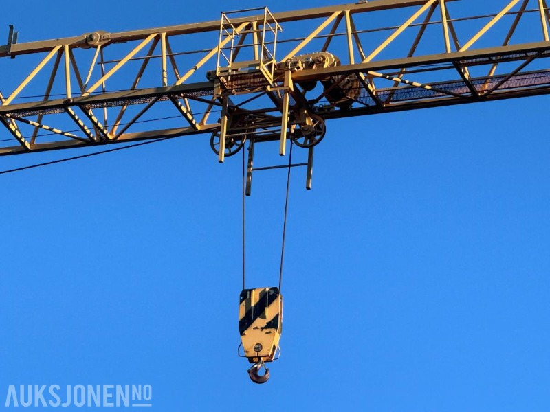Grúa 2000 Liebherr 280 EC-H 16 Litronic Tårnkran med undervogn på plater: foto 12