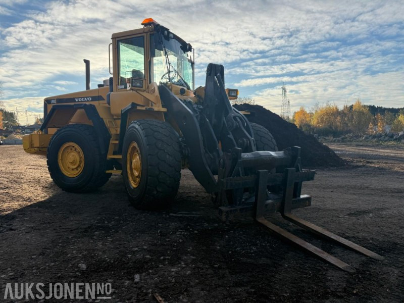 2001 Volvo L90D HJULLASTER SERVICEHISTORIKK 3.FUNKSJON PALLEGAFFEL 12716 TIMER. - Cargadora de ruedas: foto 2 2001 Volvo L90D HJULLASTER SERVICEHISTORIKK 3.FUNKSJON PALLEGAFFEL 12716 TIMER. - Cargadora de ruedas: foto 2