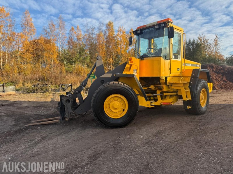 2001 Volvo L90D HJULLASTER SERVICEHISTORIKK 3.FUNKSJON PALLEGAFFEL 12716 TIMER. - Cargadora de ruedas: foto 3 2001 Volvo L90D HJULLASTER SERVICEHISTORIKK 3.FUNKSJON PALLEGAFFEL 12716 TIMER. - Cargadora de ruedas: foto 3