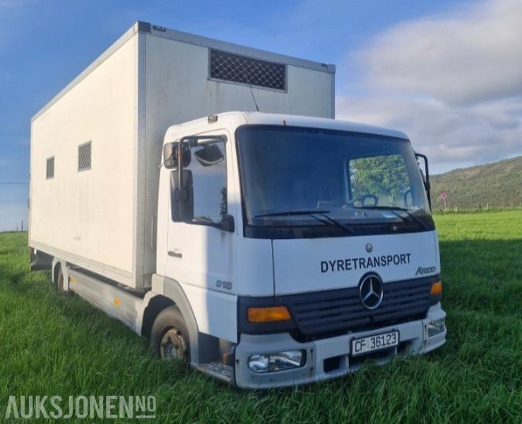 2003 Mercedes-Benz 818 - Skapbil/dyretansportbil - Camión transporte de ganado: foto 3 2003 Mercedes-Benz 818 - Skapbil/dyretansportbil - Camión transporte de ganado: foto 3
