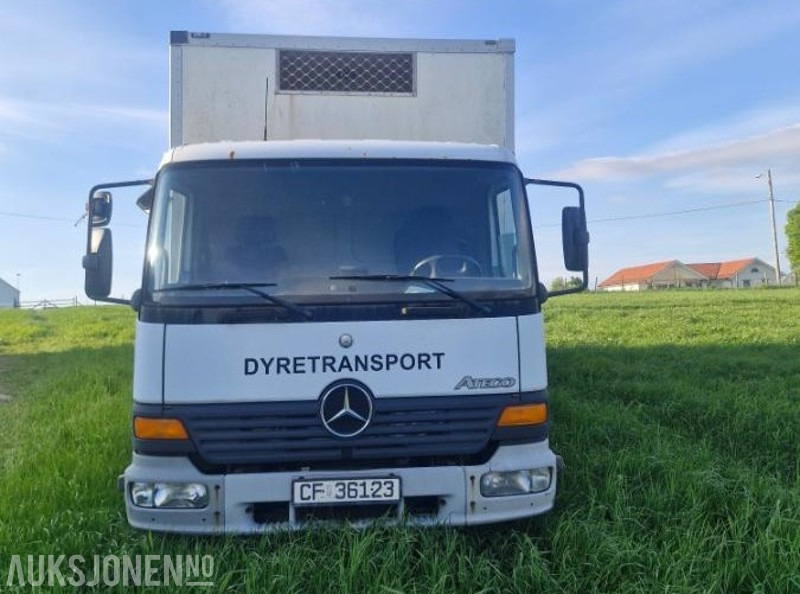 2003 Mercedes-Benz 818 - Skapbil/dyretansportbil - Camión transporte de ganado: foto 2 2003 Mercedes-Benz 818 - Skapbil/dyretansportbil - Camión transporte de ganado: foto 2