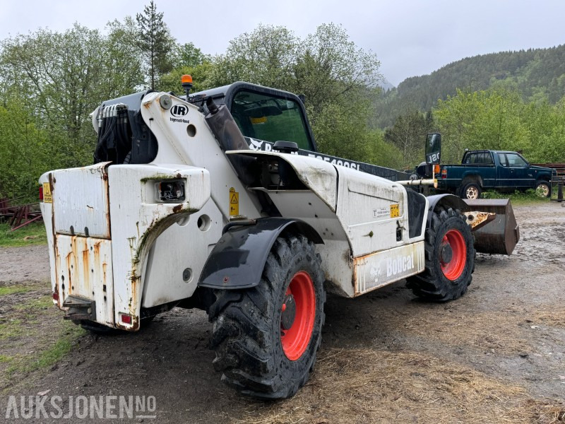 2005 Bobcat T35120SL Teleskoptruck / Teleskoplaster - 4x4x4 - avvatringssylinder - Støttelabber - Hydraulisk redskapslås - Jibb - Skuffe - 2 stk pallegafler - Manipulador telescópico: foto 4 2005 Bobcat T35120SL Teleskoptruck / Teleskoplaster - 4x4x4 - avvatringssylinder - Støttelabber - Hydraulisk redskapslås - Jibb - Skuffe - 2 stk pallegafler - Manipulador telescópico: foto 4