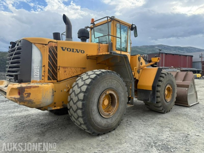 2005 Volvo L220E HJULLASTER - 15364 Timer - Cargadora de ruedas: foto 2 2005 Volvo L220E HJULLASTER - 15364 Timer - Cargadora de ruedas: foto 2