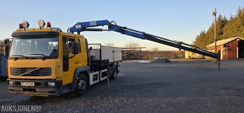Camión grúa 2006 Volvo FL250 Kranbil med tipp - 4X2 - Automat - HMF 683 K2 kran - Aluminiumskarmer - EU godkjent - Gått 206.755 km: foto 1