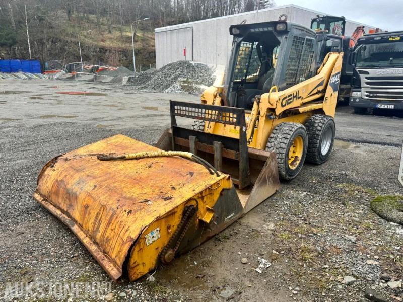 2007 Gehl 4640 Kompaktlaster - Skuffe - Gafler - Kost - Timer: 1089 - Minicargadora: foto 1 2007 Gehl 4640 Kompaktlaster - Skuffe - Gafler - Kost - Timer: 1089 - Minicargadora: foto 1