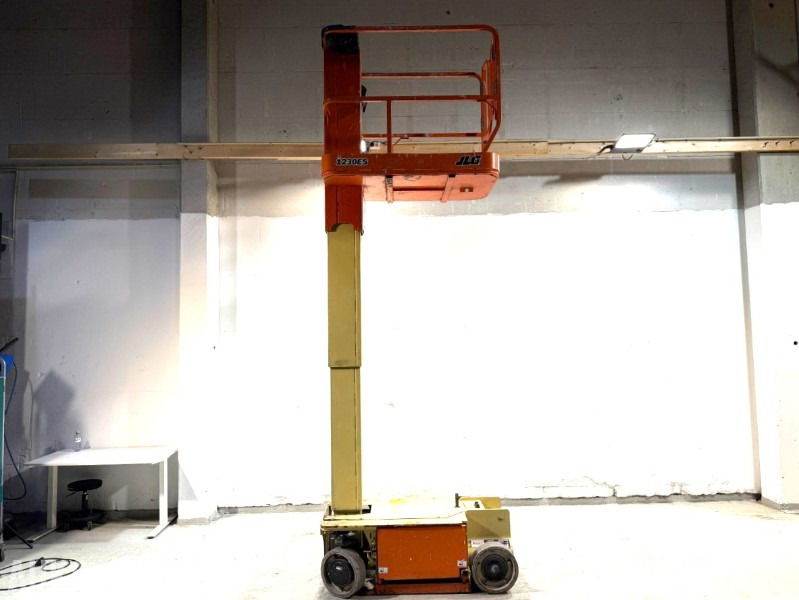 2008 JLG 1230ES Elektrisk mastelift med 5,6 m arbeidshøyde - Plataforma elevadora: foto 1 2008 JLG 1230ES Elektrisk mastelift med 5,6 m arbeidshøyde - Plataforma elevadora: foto 1