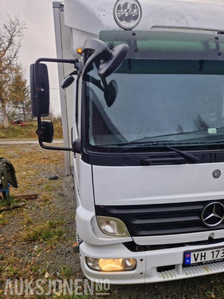 2009 Mercedes-Benz ATEGO 818L todelt skap Bodel Hengerfeste - Camión caja cerrada: foto 4 2009 Mercedes-Benz ATEGO 818L todelt skap Bodel Hengerfeste - Camión caja cerrada: foto 4