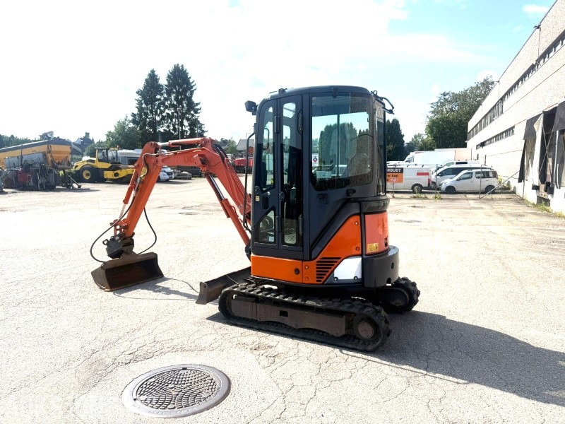 2010 Hitachi ZX22U-2 CLR minigraver med 3 skuffer - Excavadora: foto 3 2010 Hitachi ZX22U-2 CLR minigraver med 3 skuffer - Excavadora: foto 3