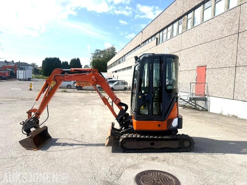 2010 Hitachi ZX22U-2 CLR minigraver med 3 skuffer - Excavadora: foto 2 2010 Hitachi ZX22U-2 CLR minigraver med 3 skuffer - Excavadora: foto 2