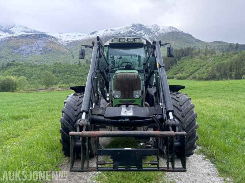 2011 Fendt 718 Vario - Frontlaster - Front hydraulikk - PTO foran - 50 km/t - Tractor: foto 2 2011 Fendt 718 Vario - Frontlaster - Front hydraulikk - PTO foran - 50 km/t - Tractor: foto 2