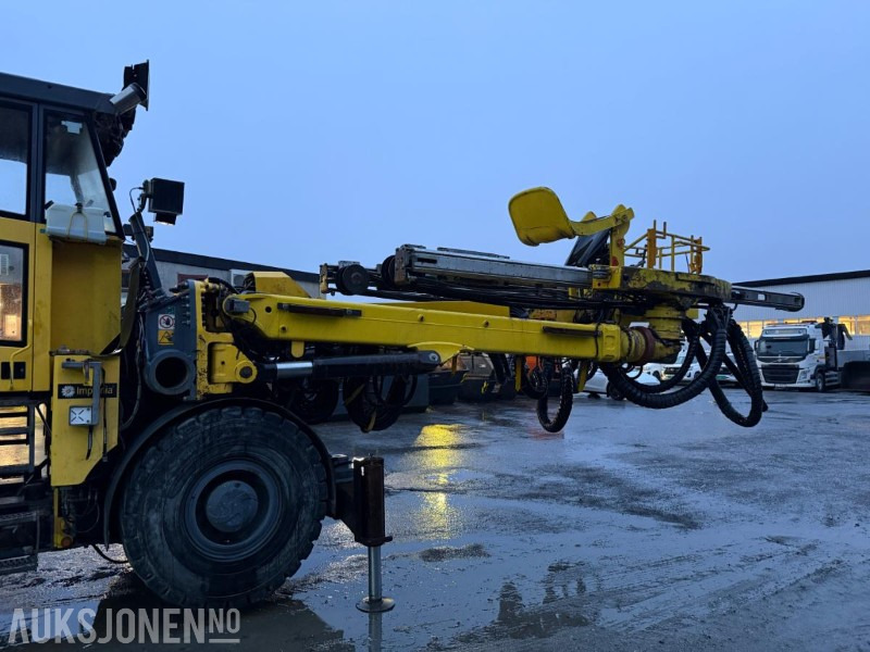 2012 Atlas Copco Boomer E2C Borerigg, To-bom oppsett med integrert kurv - Perforadora: foto 5 2012 Atlas Copco Boomer E2C Borerigg, To-bom oppsett med integrert kurv - Perforadora: foto 5