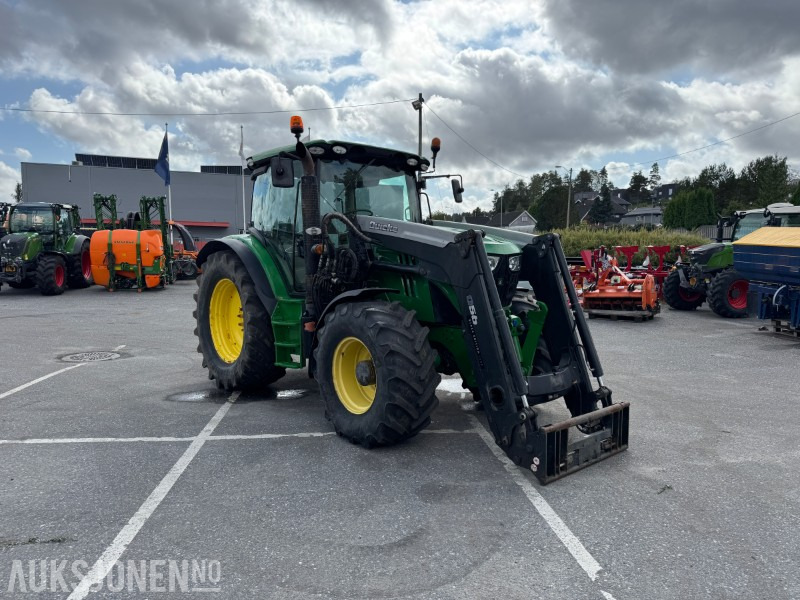 2013 John Deere 6125R Traktor med Frontlaster - Fronthydraulikk - Front PTO - Tractor: foto 3 2013 John Deere 6125R Traktor med Frontlaster - Fronthydraulikk - Front PTO - Tractor: foto 3