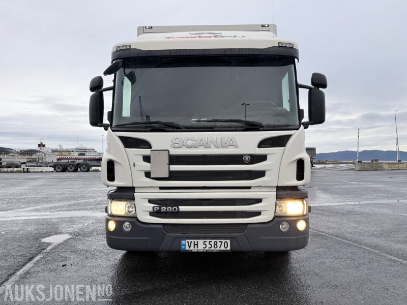 2013 Scania P280 4x2 skapbil med full sideåpning - Camión caja cerrada: foto 2 2013 Scania P280 4x2 skapbil med full sideåpning - Camión caja cerrada: foto 2