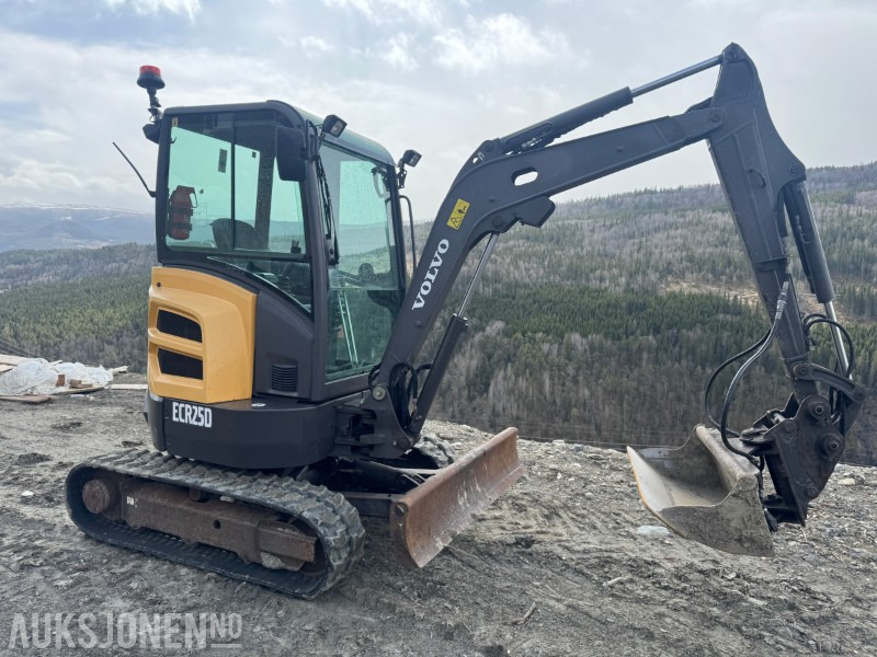 2013 Volvo ECR25D gravemaskin med 3 skuffer - Miniexcavadora: foto 2 2013 Volvo ECR25D gravemaskin med 3 skuffer - Miniexcavadora: foto 2
