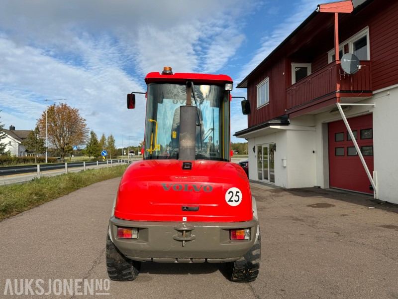 2013 Volvo L30B-Z7X Hjullaster - 6650kg - Ryggekamera - Universalskuff - Pallegafler - Cargadora de ruedas: foto 4 2013 Volvo L30B-Z7X Hjullaster - 6650kg - Ryggekamera - Universalskuff - Pallegafler - Cargadora de ruedas: foto 4