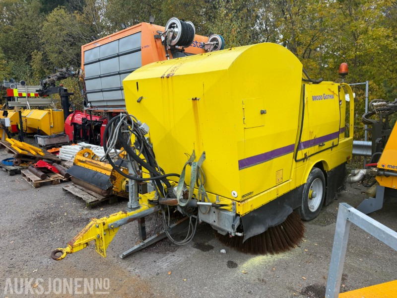 2014 Brodd Gothia Slepesoper til Traktor/Sopemaskin - Equipo de construcción: foto 1 2014 Brodd Gothia Slepesoper til Traktor/Sopemaskin - Equipo de construcción: foto 1