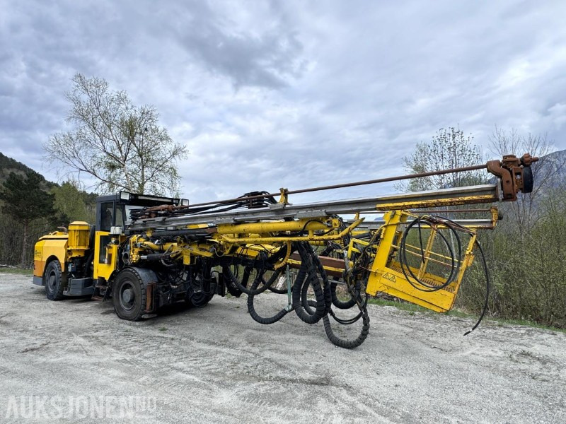 2015 Atlas Copco Boomer M2C - Gruve- og tunellborerigg - 2 boms rigg med personkurv - Perforadora: foto 1 2015 Atlas Copco Boomer M2C - Gruve- og tunellborerigg - 2 boms rigg med personkurv - Perforadora: foto 1