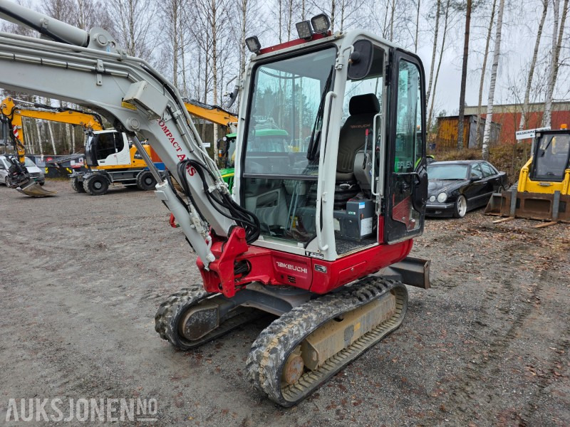 2015 Takeuchi TB230 minigraver 2,8 T SMP rototilt - Miniexcavadora: foto 3 2015 Takeuchi TB230 minigraver 2,8 T SMP rototilt - Miniexcavadora: foto 3