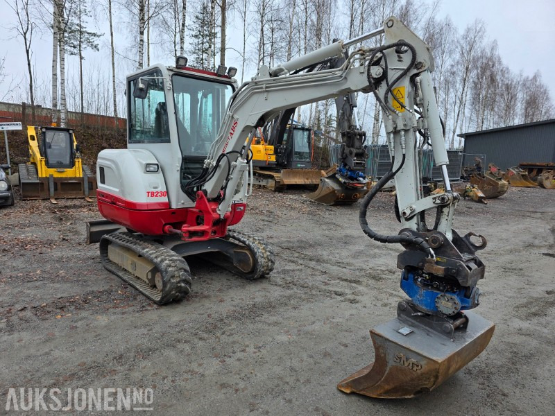 2015 Takeuchi TB230 minigraver 2,8 T SMP rototilt - Miniexcavadora: foto 2 2015 Takeuchi TB230 minigraver 2,8 T SMP rototilt - Miniexcavadora: foto 2