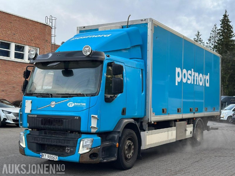 2015 Volvo FE 320 4x2 Euro6 skapbil med bakløft full sideåpning 18 Paller. - Camión caja cerrada: foto 1 2015 Volvo FE 320 4x2 Euro6 skapbil med bakløft full sideåpning 18 Paller. - Camión caja cerrada: foto 1