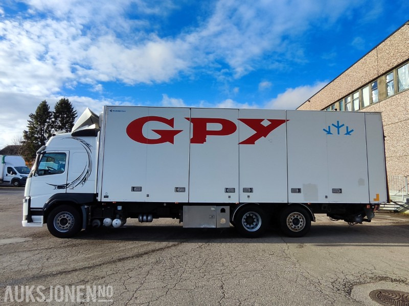 2015 Volvo FM 460 6x2 skapbil m/Full sideåpning - Carrier kjøleanlegg og bakløft - Camión caja cerrada: foto 1 2015 Volvo FM 460 6x2 skapbil m/Full sideåpning - Carrier kjøleanlegg og bakløft - Camión caja cerrada: foto 1