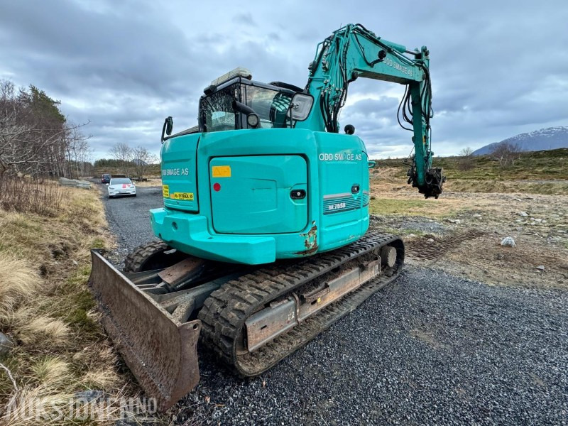 2016 Kobelco SK75SR-3E - 8,5 tonns gravemaskin med gummibelter - Tiltrotator - Pusskuffe - Bunkringspumpe - Sentralsmøring - Sertifisert - Excavadora: foto 4 2016 Kobelco SK75SR-3E - 8,5 tonns gravemaskin med gummibelter - Tiltrotator - Pusskuffe - Bunkringspumpe - Sentralsmøring - Sertifisert - Excavadora: foto 4