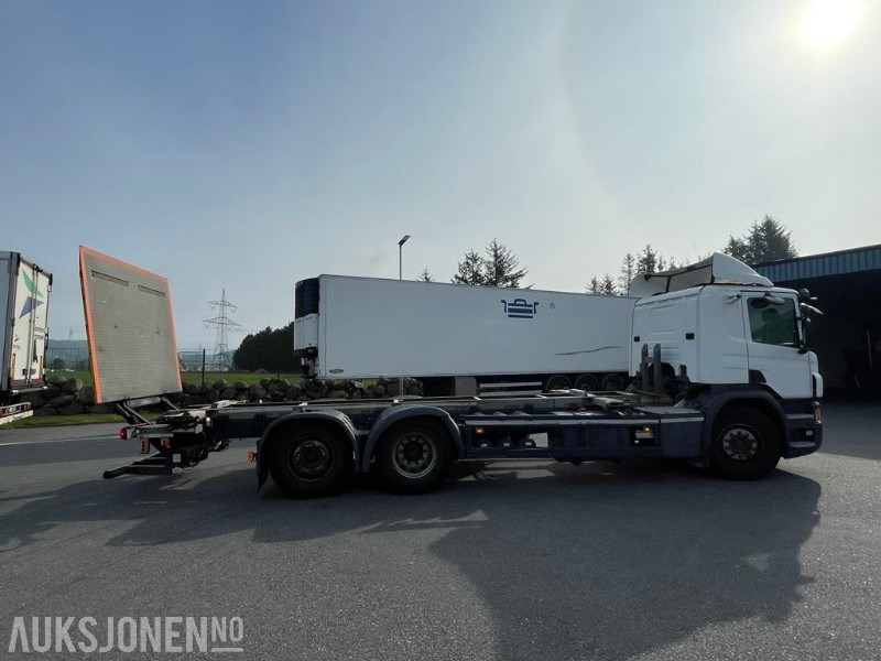 2016 Scania P370 LB6x2 lastebil med lift/løftebord - 3-akslet - Kamera - 208601 km. - Camión portacontenedore/ Intercambiable: foto 3 2016 Scania P370 LB6x2 lastebil med lift/løftebord - 3-akslet - Kamera - 208601 km. - Camión portacontenedore/ Intercambiable: foto 3