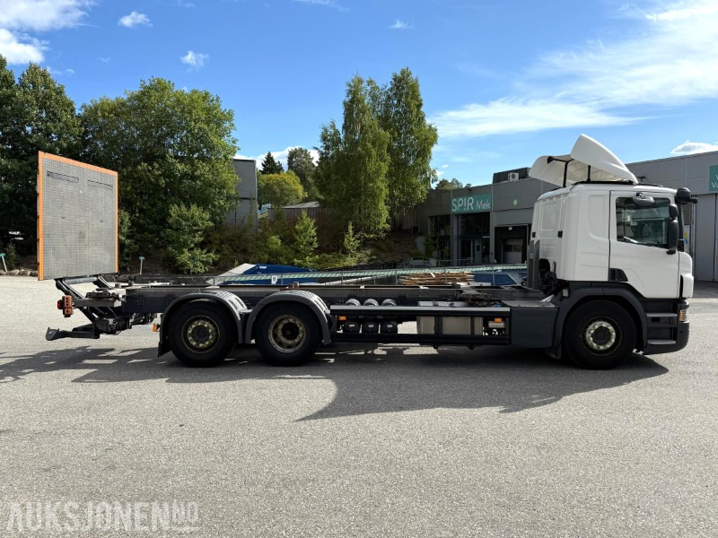 2016 Scania P410, containerbil, baklem, multiratt, cruise, ryggekamera - Camión portacontenedore/ Intercambiable: foto 4 2016 Scania P410, containerbil, baklem, multiratt, cruise, ryggekamera - Camión portacontenedore/ Intercambiable: foto 4