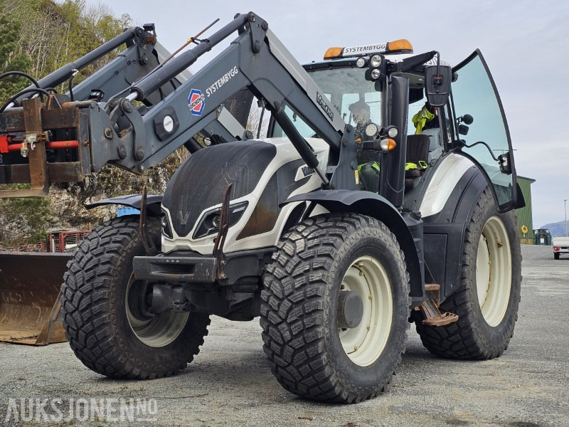 2016 Valtra T144D - Direct - Laster - Luft - 50 km/t - 3 -Medfølger skuffe - Tractor: foto 1 2016 Valtra T144D - Direct - Laster - Luft - 50 km/t - 3 -Medfølger skuffe - Tractor: foto 1