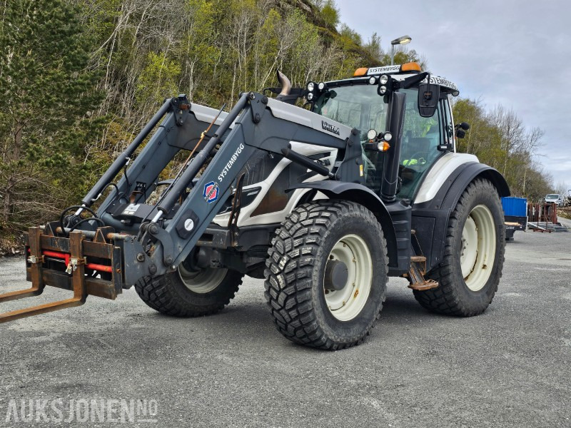 2016 Valtra T144D - Direct - Laster - Luft - 50 km/t - 3 -Medfølger skuffe - Tractor: foto 2 2016 Valtra T144D - Direct - Laster - Luft - 50 km/t - 3 -Medfølger skuffe - Tractor: foto 2