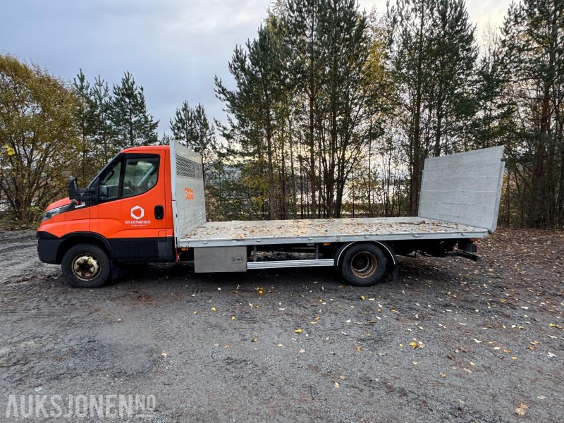 2017 Iveco Daily planbil med bakløfter / rep objekt - Camión caja abierta: foto 2 2017 Iveco Daily planbil med bakløfter / rep objekt - Camión caja abierta: foto 2