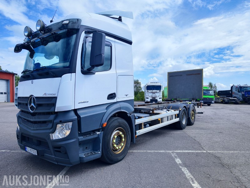 2017 Mercedes-Benz ACTROS chassis - Camión chasis: foto 1 2017 Mercedes-Benz ACTROS chassis - Camión chasis: foto 1