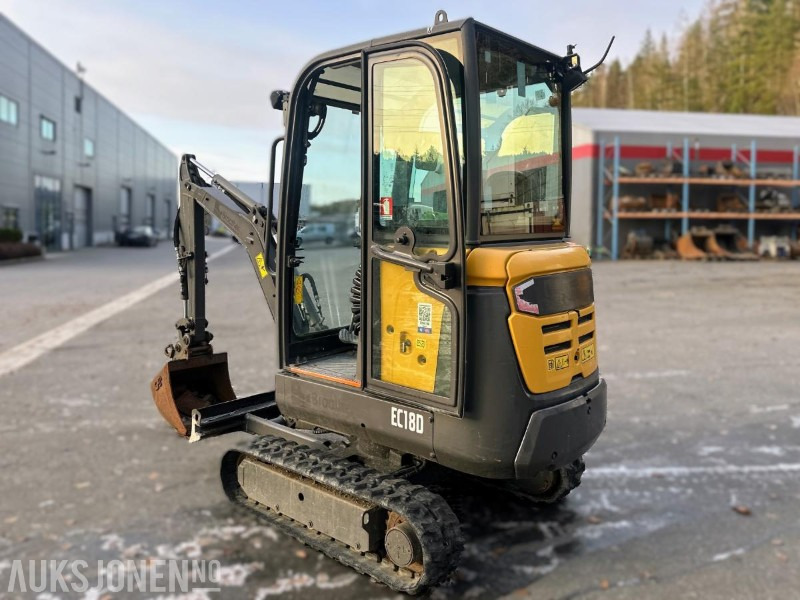 2017 VOLVO EC18D MINIGRAVER 1790 KG SMP GRAVESKUFFE 2358 TIMER - Miniexcavadora: foto 4 2017 VOLVO EC18D MINIGRAVER 1790 KG SMP GRAVESKUFFE 2358 TIMER - Miniexcavadora: foto 4