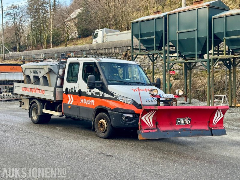 2018 Iveco Daily Kranbil m/Tipp - S/V Dekk - Saltstrøer - Brøyteskjær - Webasto - S/V Dekk - Eu-godkjent til 08/25 - Km: 106672 - Camión grúa: foto 2 2018 Iveco Daily Kranbil m/Tipp - S/V Dekk - Saltstrøer - Brøyteskjær - Webasto - S/V Dekk - Eu-godkjent til 08/25 - Km: 106672 - Camión grúa: foto 2