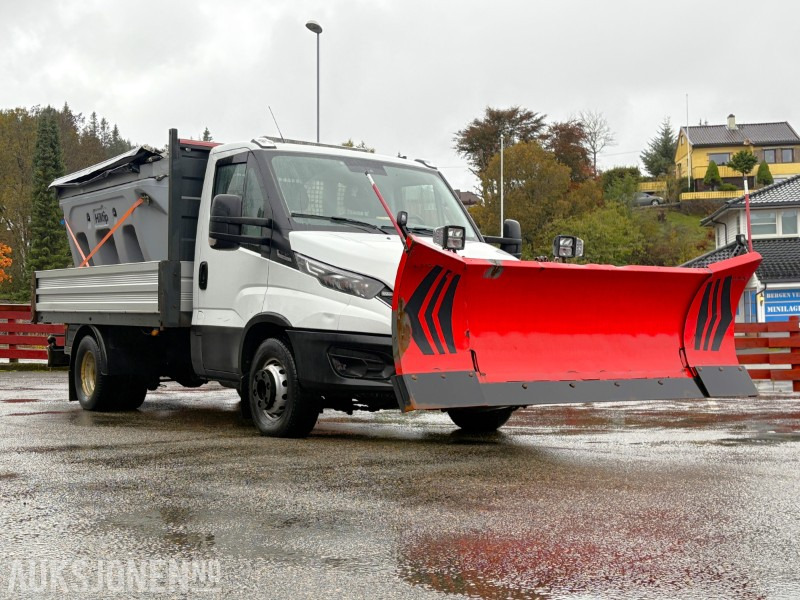 2019 Iveco Daily planbil m/ Hilltip IceStriker og Western Wide-Out brøyteplog - Camión caja abierta: foto 2 2019 Iveco Daily planbil m/ Hilltip IceStriker og Western Wide-Out brøyteplog - Camión caja abierta: foto 2