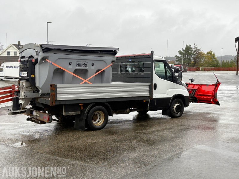2019 Iveco Daily planbil m/ Hilltip IceStriker og Western Wide-Out brøyteplog - Camión caja abierta: foto 3 2019 Iveco Daily planbil m/ Hilltip IceStriker og Western Wide-Out brøyteplog - Camión caja abierta: foto 3