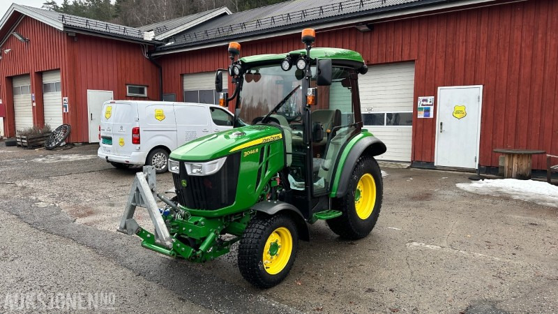 2022 JOHN DEERE 3046R TRAKTOR, HØYT UTSTYRSNIVÅ, 206 TIMER - Tractor: foto 1 2022 JOHN DEERE 3046R TRAKTOR, HØYT UTSTYRSNIVÅ, 206 TIMER - Tractor: foto 1