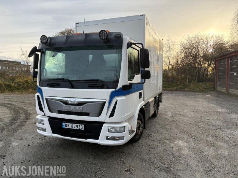 2013 MAN TGL 3 seter Euro6 4X2 skap m/varme og innredning - Camión: foto 1 2013 MAN TGL 3 seter Euro6 4X2 skap m/varme og innredning - Camión: foto 1