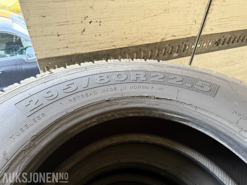 Dekk til salgs – 295/80R22.5 - Camión: foto 2 Dekk til salgs – 295/80R22.5 - Camión: foto 2