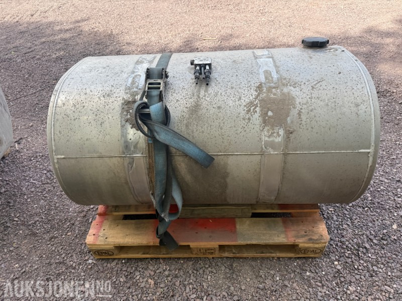 Dieseltank fra Volvo 750 - Camión: foto 5 Dieseltank fra Volvo 750 - Camión: foto 5