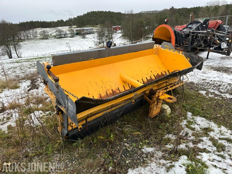 Falköping LB1000 Etterhengende strøkasse - Camión: foto 2 Falköping LB1000 Etterhengende strøkasse - Camión: foto 2