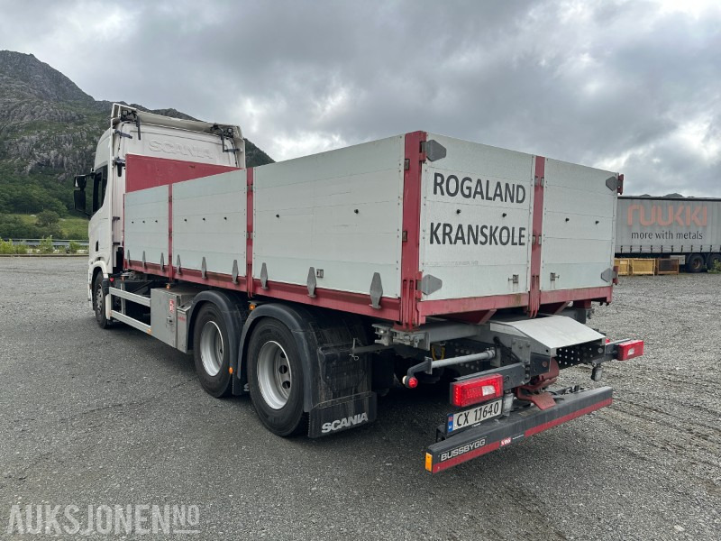Scania R560 2022 – Kjøreskolebil m/ plan og containerpåbygg - Camión: foto 3 Scania R560 2022 – Kjøreskolebil m/ plan og containerpåbygg - Camión: foto 3